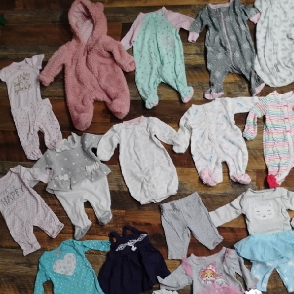 NEWBORN GIRLS CLOTHING AND  ACCESSORIES!!! HUGE BUNDLE! - Picture 2 of 14